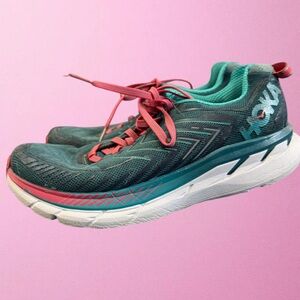 HOKA🎀Women’s Running Sneakers🎀SZ 7🎀Teal & Coral🎀Barely Worn🎀Excellent Condition!